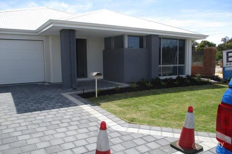 5 Mimosa Cct, Wandi, WA 6167