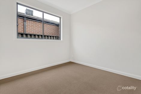 Property photo of 12 Eremophila Circuit Craigieburn VIC 3064