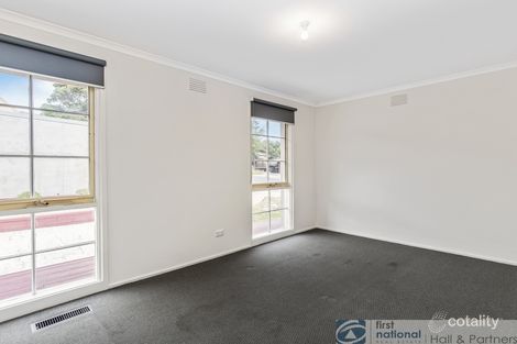 Property photo of 1 Nicholson Close Endeavour Hills VIC 3802