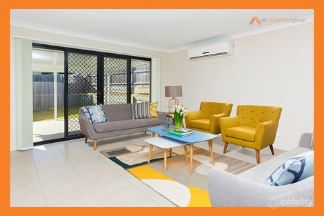 Property photo of 30 Lachlan Lane Hillcrest QLD 4118