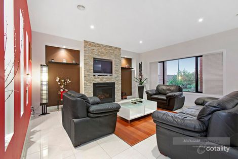 Property photo of 30 Emmaline Crescent Keysborough VIC 3173