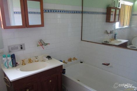 Property photo of 1 Teak Close Bossley Park NSW 2176