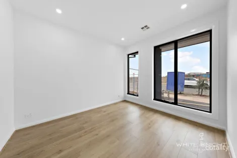 Property photo of 13 Mesaros Drive Fraser Rise VIC 3336