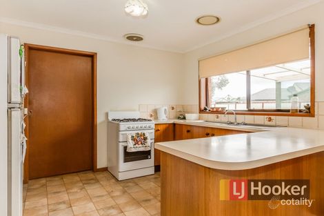 Property photo of 1 Wakenshaw Crescent Pakenham VIC 3810