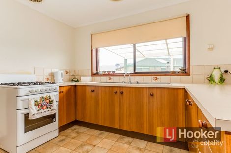 Property photo of 1 Wakenshaw Crescent Pakenham VIC 3810