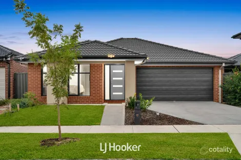 11 Carnelian Cct, Clyde North, VIC 3978