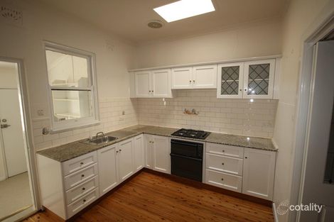 Property photo of 2/424 Kotthoff Street Lavington NSW 2641