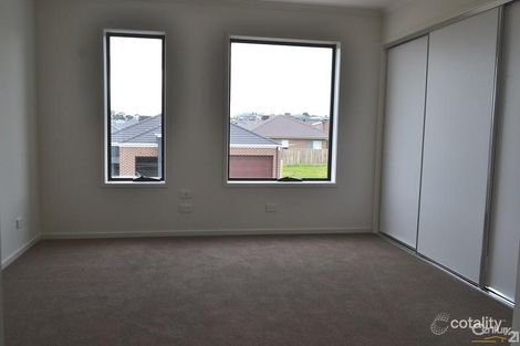 Property photo of 24 Officedale Road Officer VIC 3809