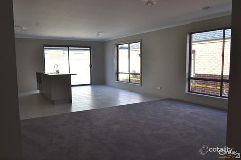 Property photo of 4 Willowtree Drive Pakenham VIC 3810