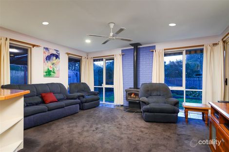 Property photo of 2 The Glen Carrum Downs VIC 3201
