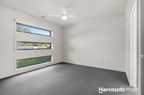 Property photo of 37 Pomegranate Way Pakenham VIC 3810