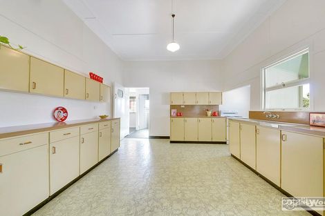 Property photo of 18 Buckle Street Park Avenue QLD 4701