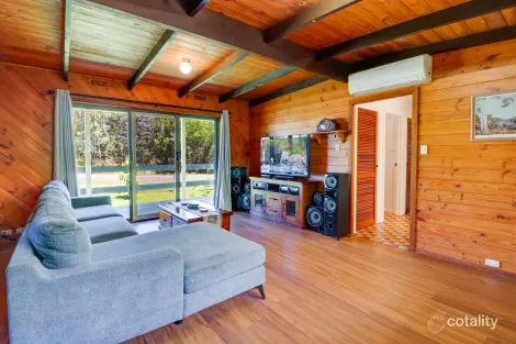 Property photo of 1 Willow Lake Drive Macs Cove VIC 3723
