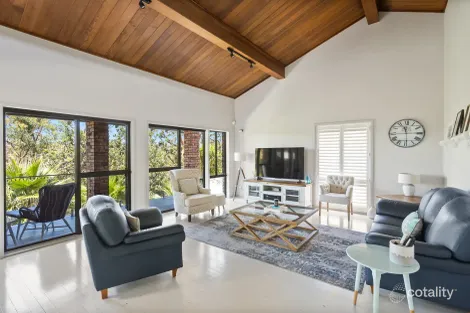 Property photo of 40 Jervis Drive Illawong NSW 2234