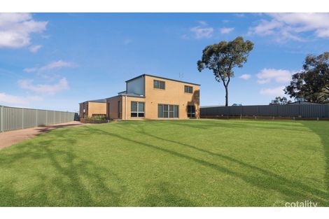 Property photo of 14 Poorinda Crescent Kangaroo Flat VIC 3555