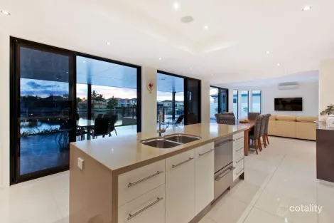 Property photo of 8 Champagne Boulevard Helensvale QLD 4212