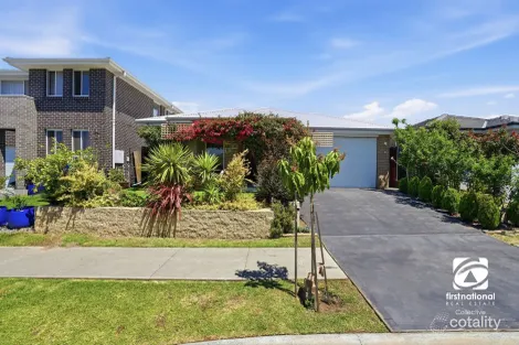 Property photo of 14 Fleece Loop Oran Park NSW 2570