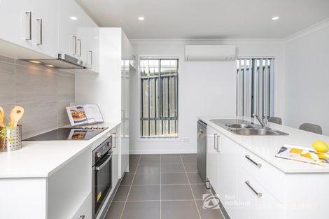 Property photo of 33A Floresta Crescent Cameron Park NSW 2285