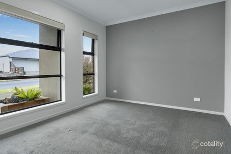 Property photo of 15 Haniper Grove Werribee VIC 3030