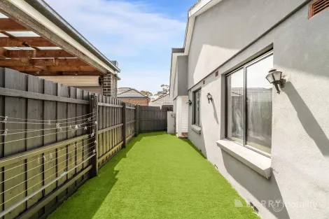 Property photo of 1/15 Evans Crescent Reservoir VIC 3073