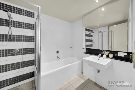 Property photo of 410/3 Como Crescent Southport QLD 4215