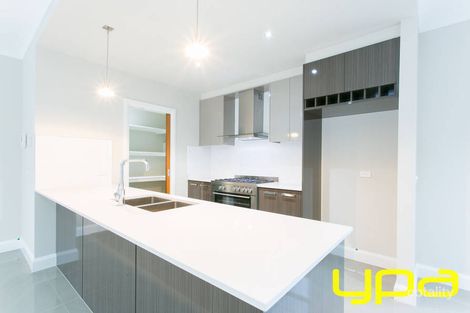 Property photo of 1 Caruana Crescent Harkness VIC 3337