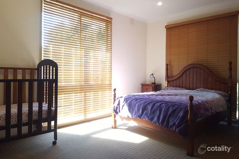 Property photo of 31 Konrads Crescent Mill Park VIC 3082