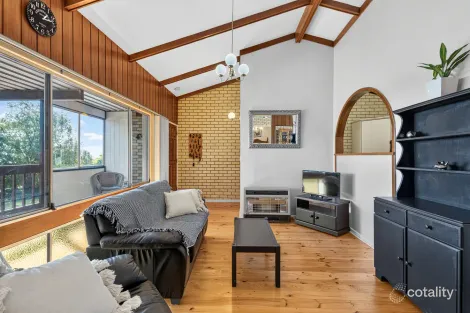 Property photo of 8 Intrepid Crescent Hallett Cove SA 5158