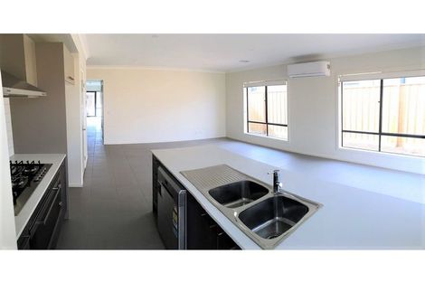 Property photo of 10 Grain Road Wyndham Vale VIC 3024