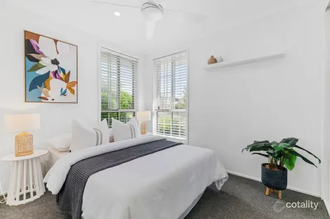 Property photo of 4 Kyooma Close Buff Point NSW 2262