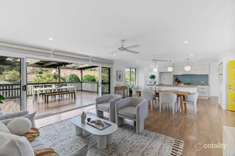 Property photo of 4 Kyooma Close Buff Point NSW 2262