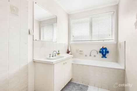 Property photo of 13 Laggan Court Endeavour Hills VIC 3802