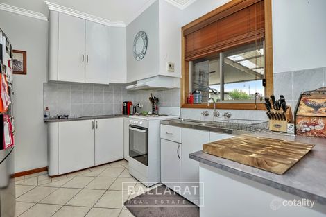 Property photo of 4 Form Street Wendouree VIC 3355