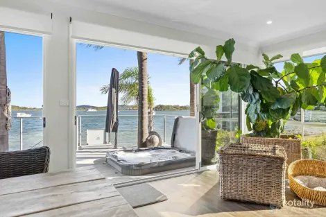Property photo of 1 Marks Parade Marks Point NSW 2280