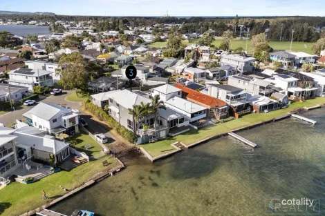 Property photo of 1 Marks Parade Marks Point NSW 2280