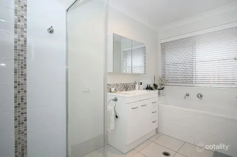 Property photo of 13 Starling Street Deebing Heights QLD 4306