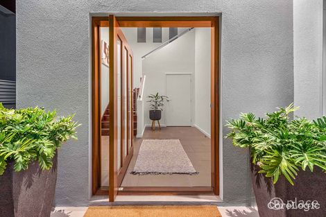 307 Ferguson Rd, Seven Hills, QLD 4170