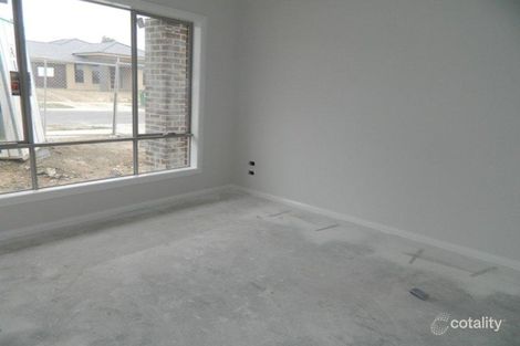 Property photo of 8 Hood Place Pakenham VIC 3810