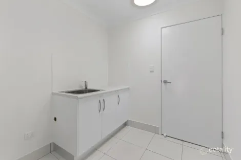 Property photo of 10 Douglas Crescent Rural View QLD 4740