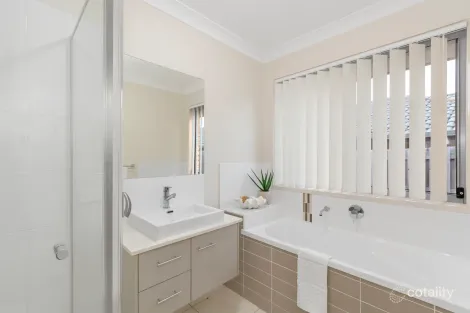 Property photo of 24 Avondale Drive Pimpama QLD 4209