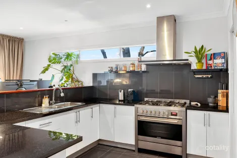 Property photo of 2/20 Sovereign Boulevard Harkness VIC 3337