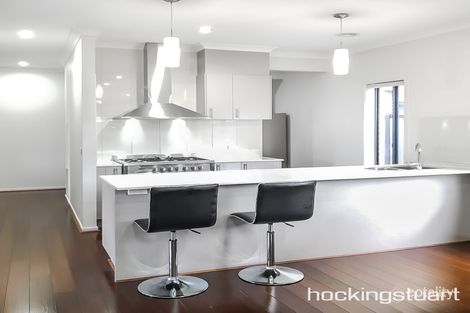 Property photo of 43 Carver Circuit Wollert VIC 3750