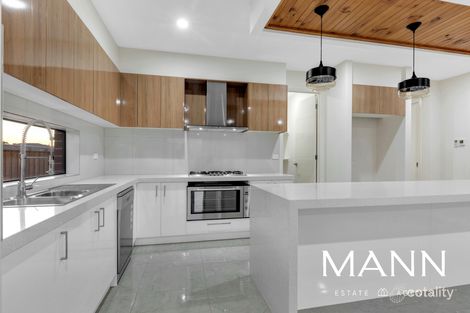 Property photo of 17 Honeydew Way Rockbank VIC 3335
