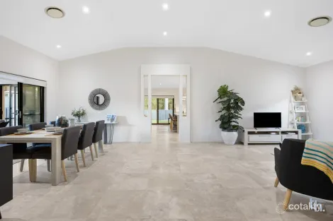 Property photo of 18 Tallowwood Crescent Fletcher NSW 2287