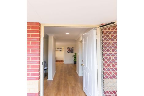 Property photo of 1/15-17 McWhae Gardens Bayswater WA 6053