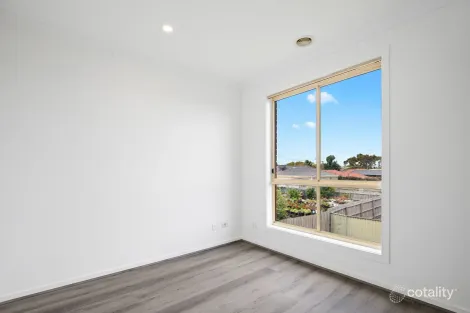Property photo of 22 Egan Close Werribee VIC 3030