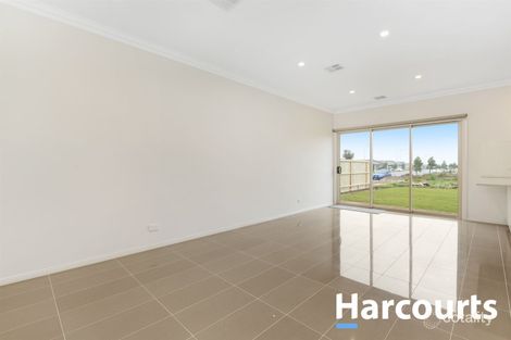 Property photo of 1 Mossey Crescent Cranbourne East VIC 3977