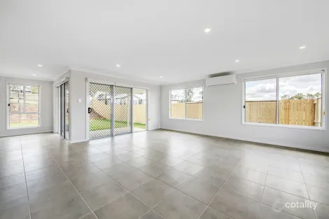 Property photo of 6 Gillett Place Dugandan QLD 4310