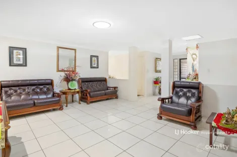 Property photo of 13 Treeline Place Durack QLD 4077