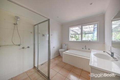 Property photo of 11 Newton Grove Glen Waverley VIC 3150